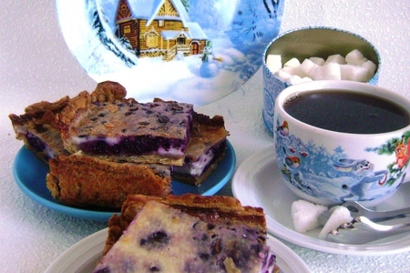 Фото к рецепту:  пирог «ягоды на снегу». с зимним приветом в вечное лето! светочка-это тебе!