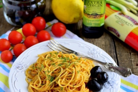 Фото к рецепту: Спагетти с пикантным соусом из печени трески