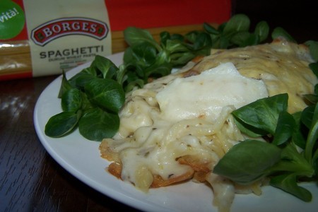 Фото к рецепту: Спагетти с белой рыбой под соусом бешамель