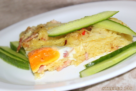 Фото к рецепту: Запеканка из вермишели с грудинкой, сыром и яйцом. ужин за 30 минут.