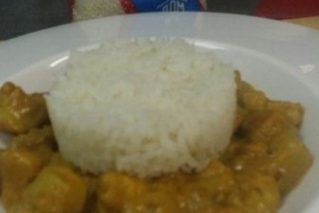 Фото к рецепту: Чикин карри с рисом мистраль