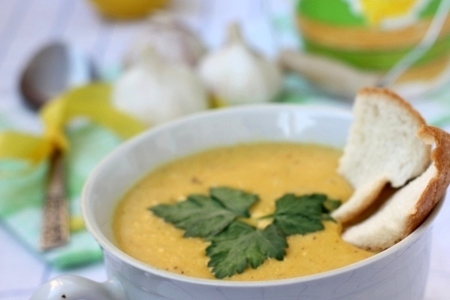 Фото к рецепту: Крем-суп из картофеля и печёного чеснока