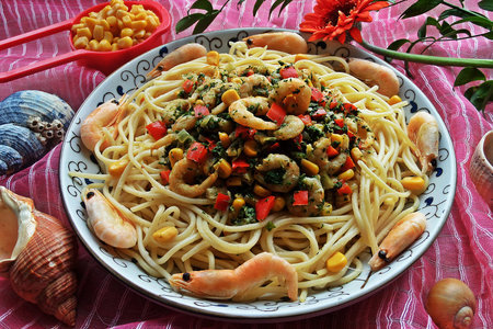 Фото к рецепту: Спагетти с сотэ из креветок