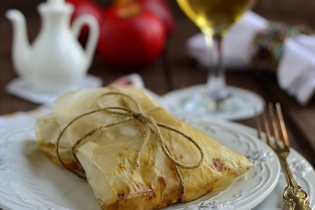 Фото к рецепту: Нежная  курочка, в лимонно- медовом маринаде запеченная в пергаменте. 