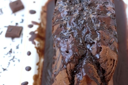 Фото к рецепту: Шоколадный кекс с изюмом