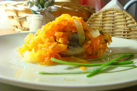 Фото к рецепту: Рыба под морковной шубкой