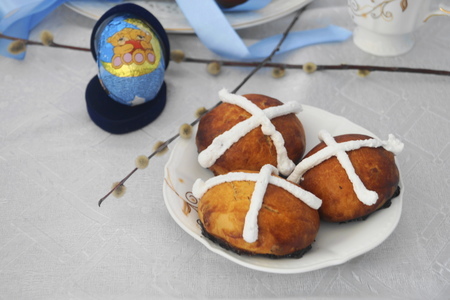 Фото к рецепту: Крестовые булочки или пасха в англии