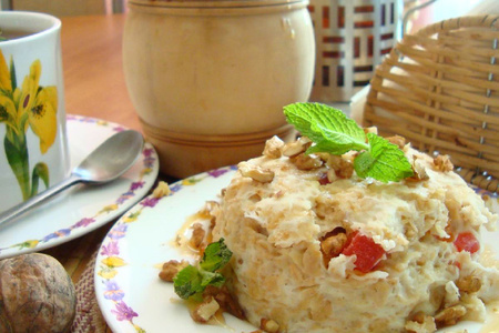 Фото к рецепту: Белковое суфле с овсянкой и цукатами за 10 минут из свч