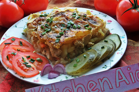 Фото к рецепту: Картофель с курицей,запечённые под сыром