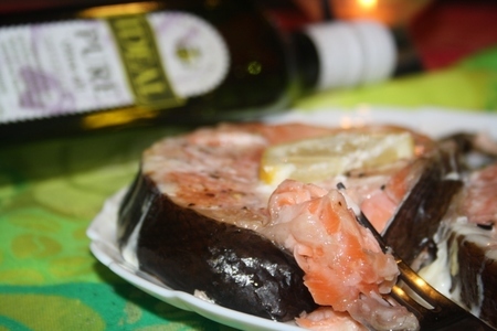 Фото к рецепту: Idealный лосось на мангале на липовой дощечке