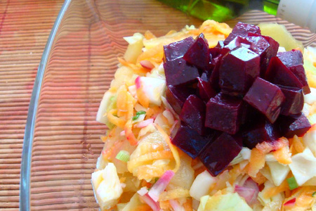 Фото к рецепту: Салат по-китайски с печёным картофелем и свёклой