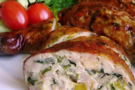 Фото к рецепту: Ножки куриные, фаршированные шпинатом, сыром и овощами.