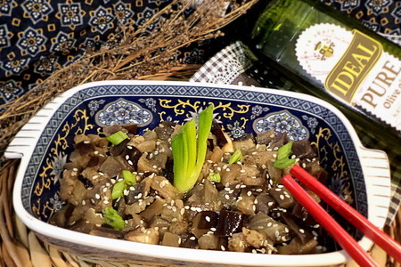 Фото к рецепту: Баклажаны тушеные с кунжутом и маслом ideal в японском стиле.