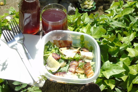 Салат с руколой и беконом