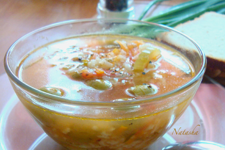 Фото к рецепту: Суп с консервированными оливками и овощами с рисом