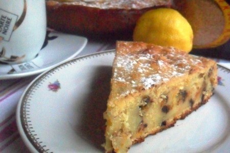Фото к рецепту: Апельсиново-лимонный пирог с шоколадными каплями