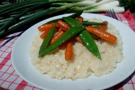 Фото к рецепту: Ризотто с молодой морковью и горошком