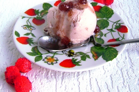 Фото к рецепту: Мороженое зефирно-земляничное.