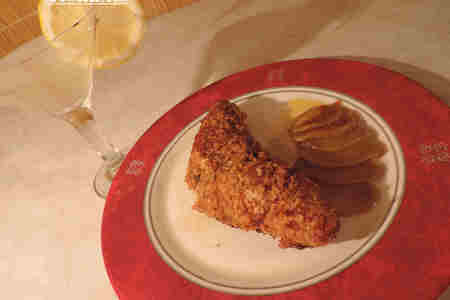 Куриный "рогалик" фаршированный сыром в пикантной панировке с карамельными яблоками