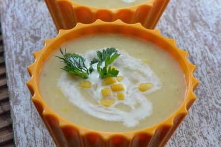 Фото к рецепту: Картофельный суп с курицей и кукурузой