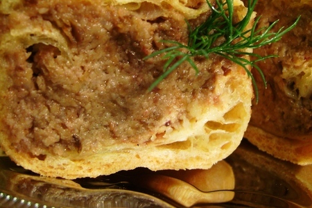 Фото к рецепту: Закусочные пирожные шу с грибами и ливерной колбасой. тест-драйв с «окраиной»