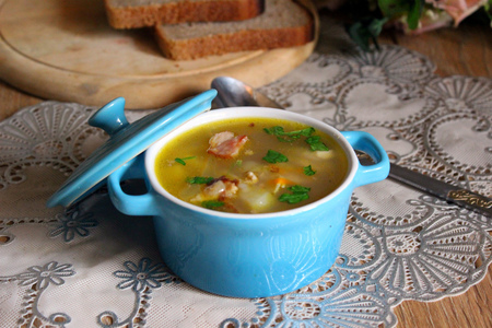 Куриный суп с гречкой и копчено - вареным беконом