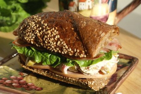 Фото к рецепту: Бокадильо  (вocadillo), испанский сэндвич. тест-драйв с окраиной