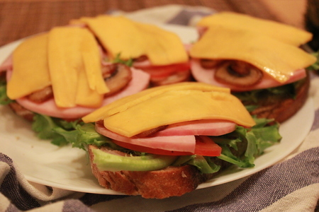 Фото к рецепту: Бутерброд-импровизация. тест-драйв с "окраиной"