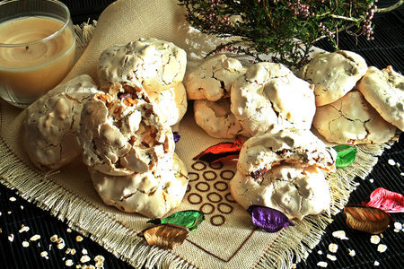Фото к рецепту: Безейное печенье с хрустящими хлопьями