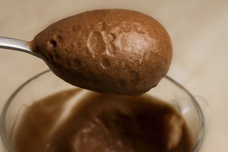 Фото к рецепту: Шоколадный мусс без сливок и желатина. видео