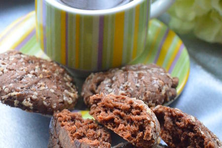 Фото к рецепту: Рассыпчатое шоколадное печенье "брауни"