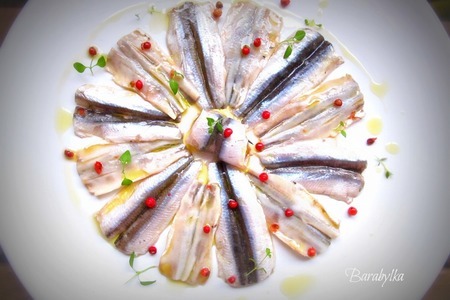 Фото к рецепту: Маринованная хамса на манер испанских анчоусов