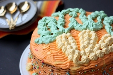 Фото к рецепту: Морковно-черёмуховый торт "на радость хвостикам"