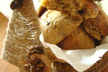 Фото к рецепту: Творожное печенье с шоколадом и вялеными лесными ягодами 