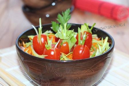 Фото к рецепту: Лёгкий освежающий азиатский салат 