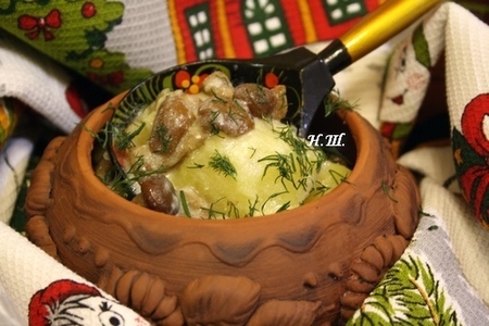 Фото к рецепту: Картофель со сметаной и опятами в мультиварке