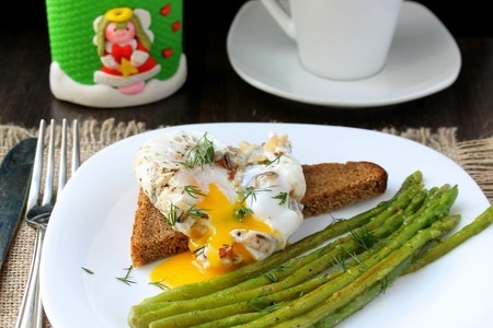 Легкий завтрак с яйцом пашот и рисом