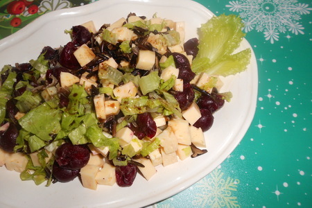 Фото к рецепту: Салат из дикого риса и вишни