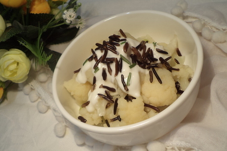 Фото к рецепту: Теплый салат из цветной капусты с диким рисом «привет диета!»