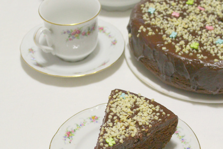 Фото к рецепту: Шоколадный пирог с глазурью