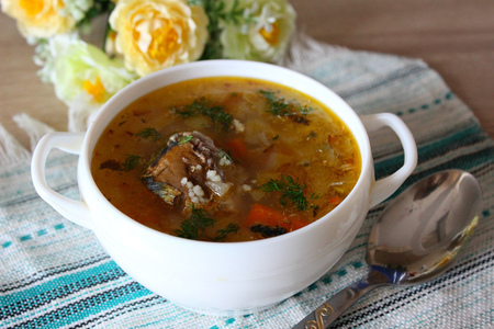 Фото к рецепту: Суп из рыбных консервов с кускусом