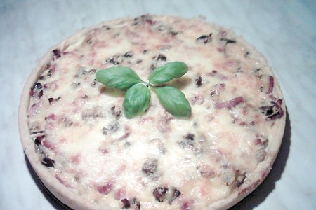 Фото к рецепту: Открытый пирог с шампиньонами.