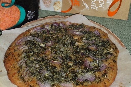 Фото к рецепту: Гречнево-чечевичная лепешка с луком и зеленью