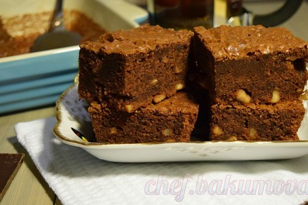 Фото к рецепту: Шоколадный брауни с фундуком. вкуснейшее шоколадное лакомство. видео