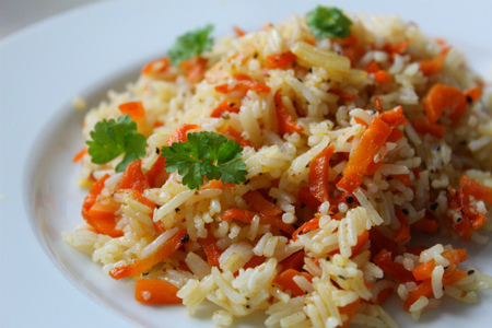Фото к рецепту: Карри-рис с морковью