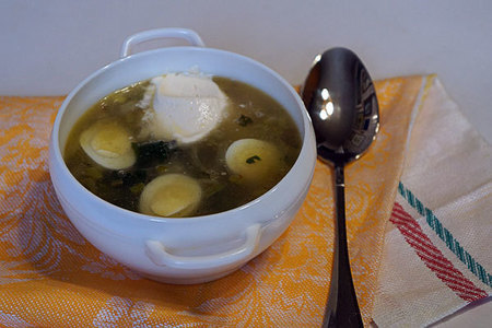 Фото к рецепту: Суп протаньер с крапивой