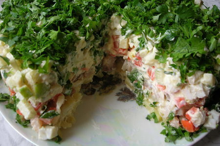 Фото к рецепту: Слоеный салат с сельдью