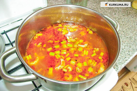 Фото к рецепту: Вегетарианский суп с копченостями