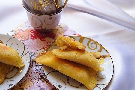 Фото к рецепту: Брик даноня - пирожки из семолины