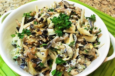 Фото к рецепту: Салат из баклажанов, просто и очень вкусно! salad with eggplant